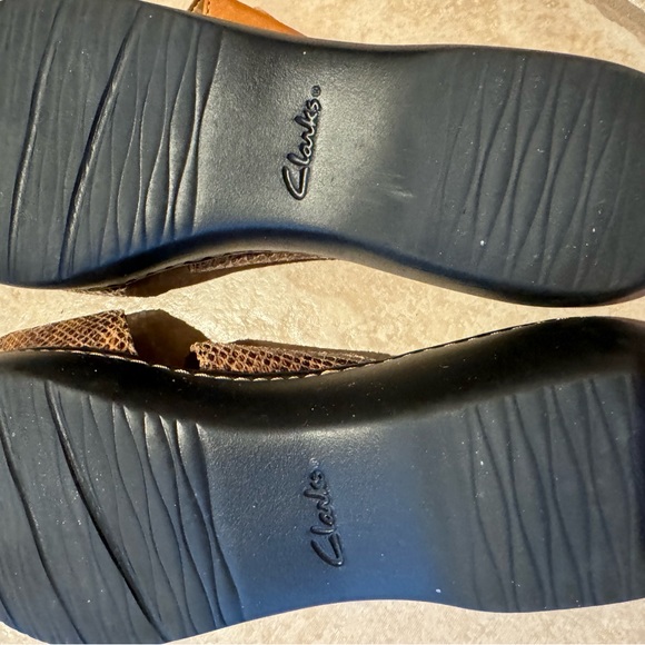 Never been worn Clarks fashion sandal. Size 10 - Picture 5 of 8